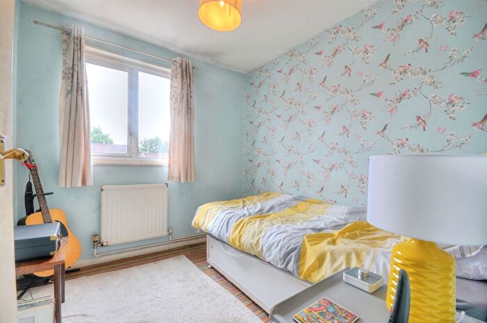 3 Bedroom End Of Terrace House For Sale In Donaldson Road, Salisbury, SP1