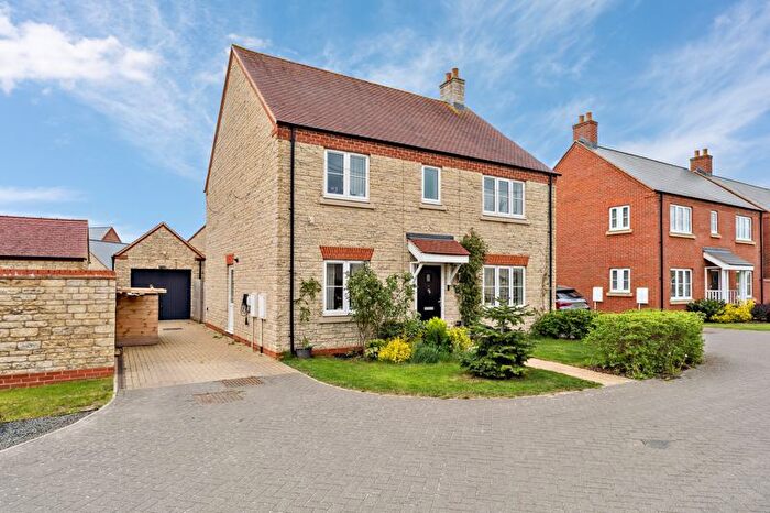 4 Bedroom Detached House For Sale In Kingston Drive, Bicester, OX26