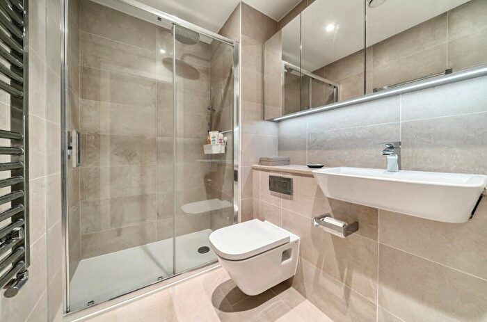 2 Bedroom Apartment To Rent In Caithnness Walk, Croydon, CR0