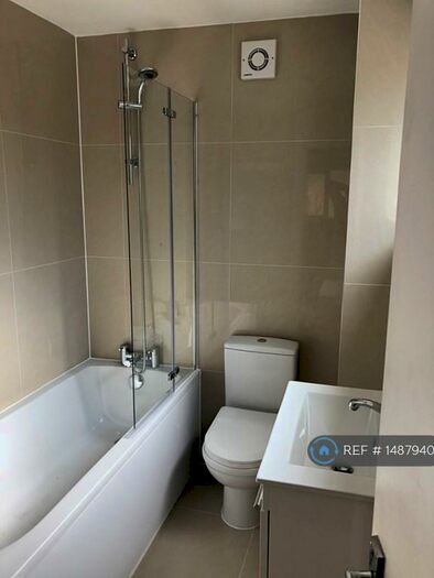 4 Bedroom Semi-Detached House To Rent In Dunston Road, London, SW11