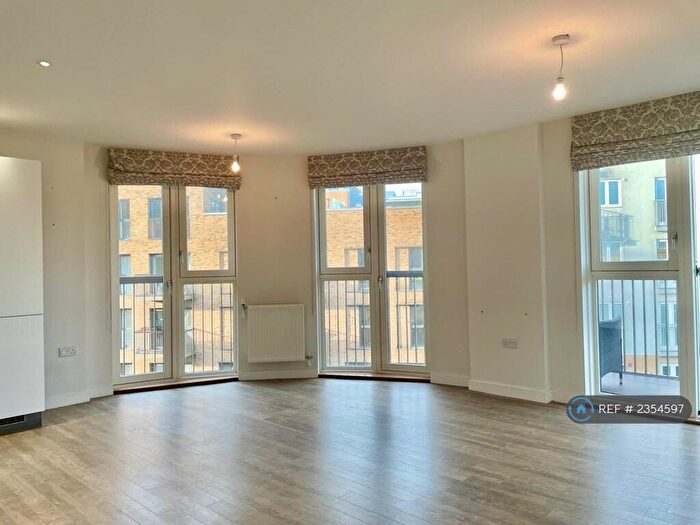 2 Bedroom Flat To Rent In Connersville Way, Croydon, CR0