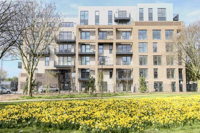 2 Bedroom Flat To Rent In Manor Road, London, W13