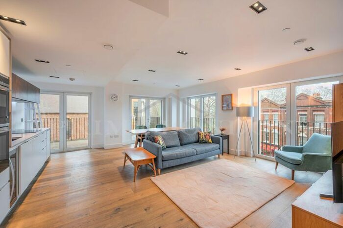2 Bedroom Flat To Rent In Keybridge House, Exchange Gardens, Vauxhall, SW8
