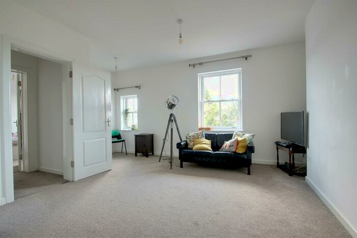 2 Bedroom Apartment To Rent In Western Road, Tring, HP23