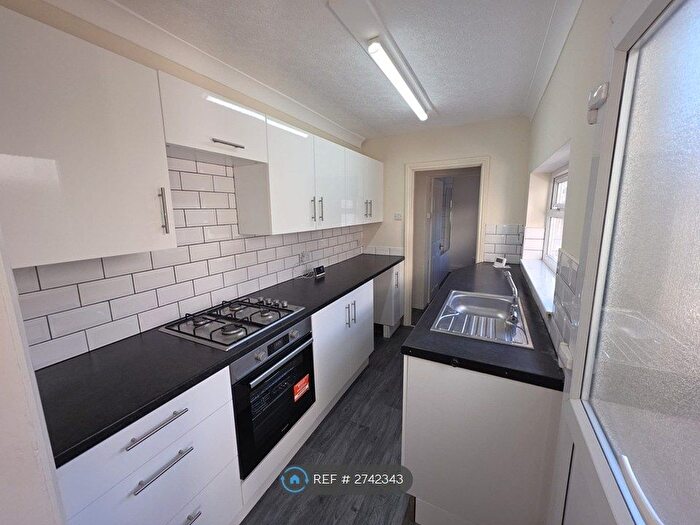 3 Bedroom Semi-Detached House To Rent In Ashby High St, Scunthorpe, DN16