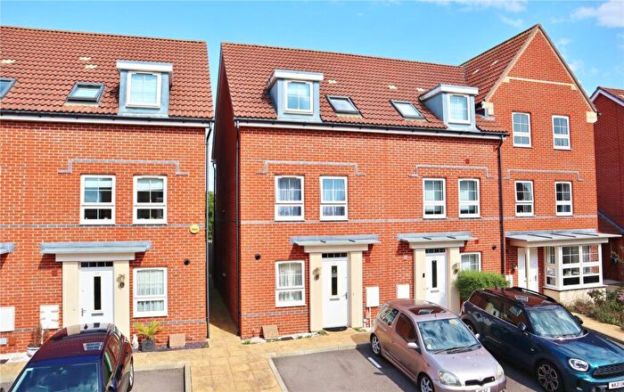 3 Bedroom End Of Terrace House For Sale In Quicksilver Street, Worthing, West Sussex, BN13
