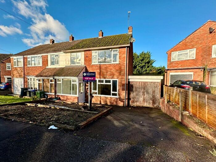 3 Bedroom Semi-Detached House For Sale In Hassall Close, Bishops Tachbrook, CV33