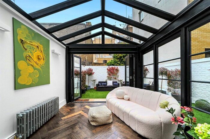 3 Bedroom Flat To Rent In Guilford Street, London, WC1N