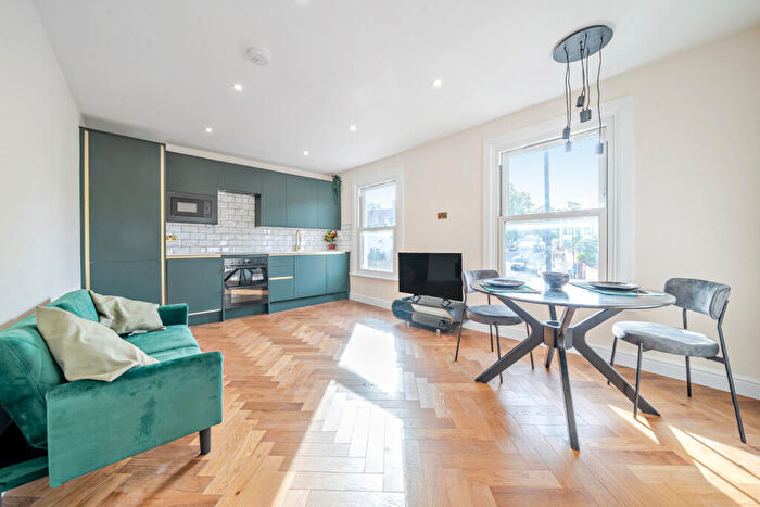 2 Bedroom Apartment For Sale In Shardeloes Road, London, SE14