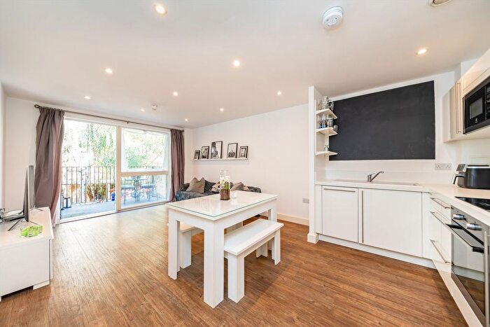 2 Bedroom Flat To Rent In Milles Square, Brixton, SW9