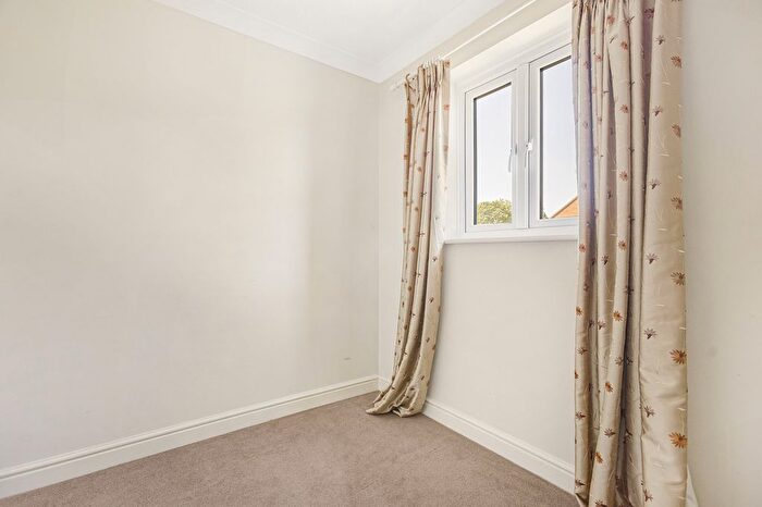 2 Bedroom Bungalow For Sale In Manor Court, Abingdon, OX14