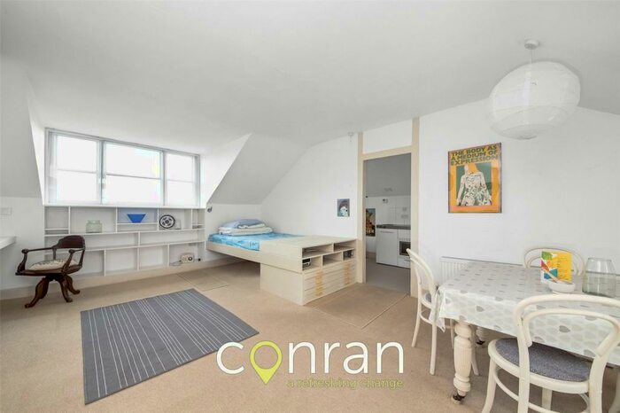 Apartment To Rent In Wickham Road, Brockley, SE4