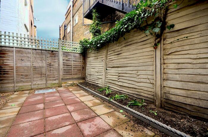 1 Bedroom Flat To Rent In Rigault Road, Parsons Green, London, SW6