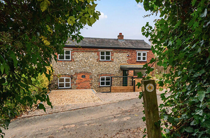 4 Bedroom Semi-Detached House For Sale In Water End Road, Beacons Bottom, High Wycombe, HP14