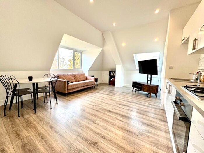 2 Bedroom Flat To Rent In Sunningfields Road, London, NW4