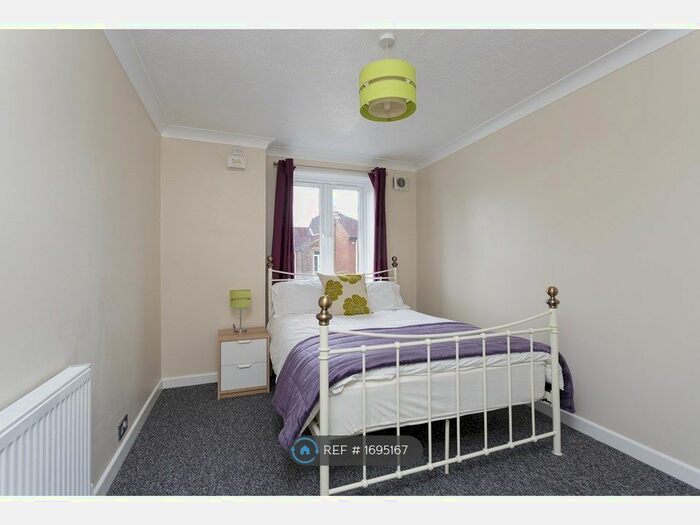 1 Bedroom Flat To Rent In Arundel Street, Portsmouth, PO1