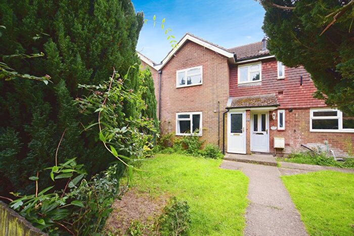 2 Bedroom Flat For Sale In Foord Road, Lenham, Maidstone, Kent, ME17