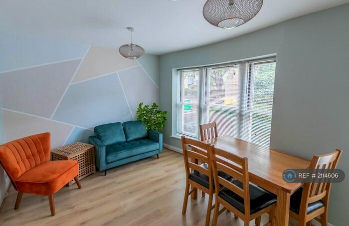 3 Bedroom Flat To Rent In Ashgrove Road, Bristol, BS6