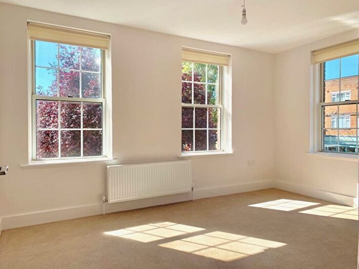 3 Bedroom Apartment To Rent In Croxted Road, West Dulwich, London, SE21