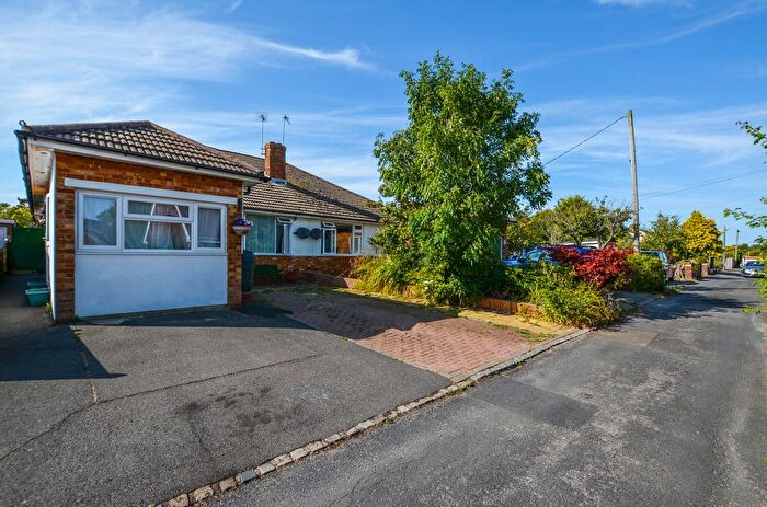 3 Bedroom Bungalow For Sale In Willow Drive, Polegate, East Sussex, BN26