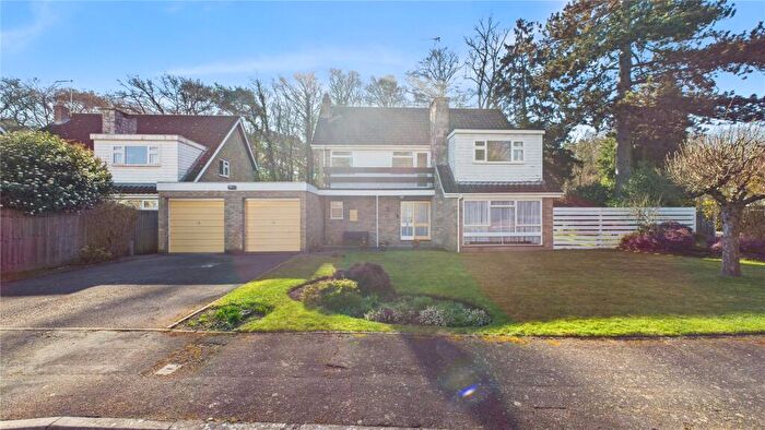 4 Bedroom Detached House For Sale In Brackendene Close, Horsell, Surrey, GU21