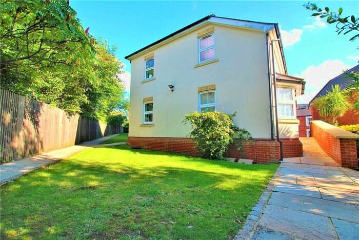 2 Bedroom Penthouse To Rent In Queens Road, Guildford, Surrey, GU1