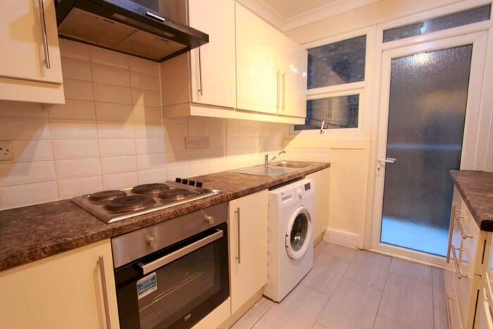 2 Bedroom Apartment To Rent In Woodhouse Road, London, N12