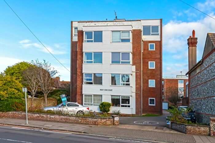 2 Bedroom Flat To Rent In West View Court, Worthing, BN11