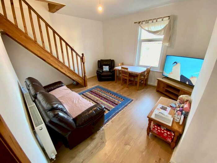 2 Bedroom Flat To Rent In Midland Rd, Royston, Barnsley, S71