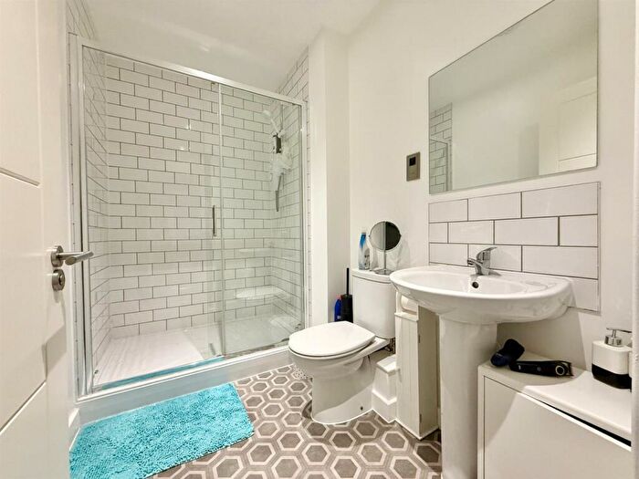 1 Bedroom Apartment For Sale In Barnwood, Gloucester, GL4