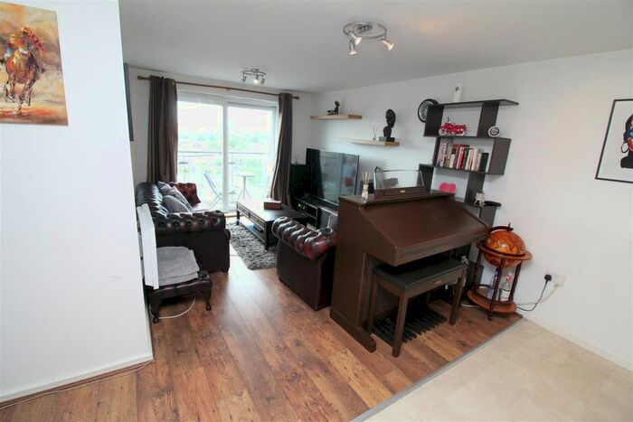 2 Bedroom Flat To Rent In Broughton Lane, Salford, M7