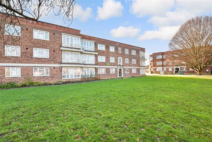 2 Bedroom Flat For Sale In Longbridge Road, Barking, Essex, IG11