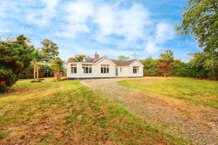 3 Bedroom Detached Bungalow For Sale In Forncett Road, Tharston, Norwich, NR15