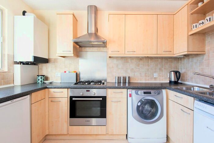 2 Bedroom Flat To Rent In Alexandra Road, London, SW19