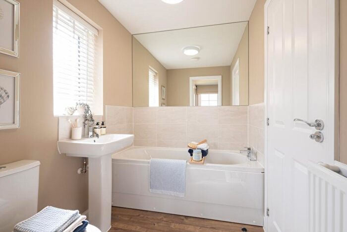 3 Bedroom End Of Terrace House For Sale In Briggington Way, Leighton Buzzard, Bedfordshire, LU7