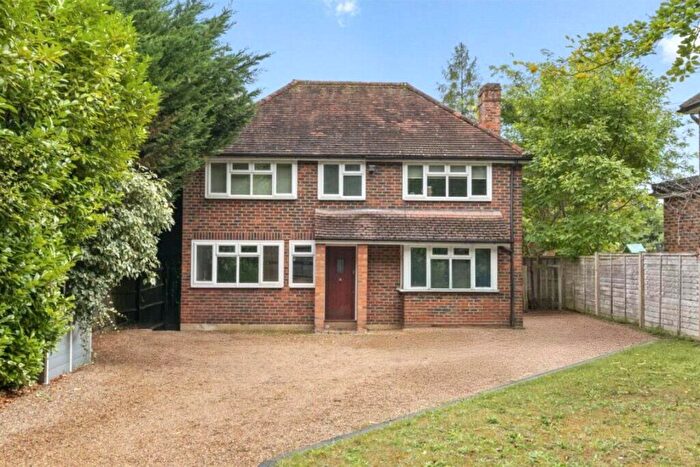 4 Bedroom Detached House For Sale In Dirtham Lane, Effingham, KT24