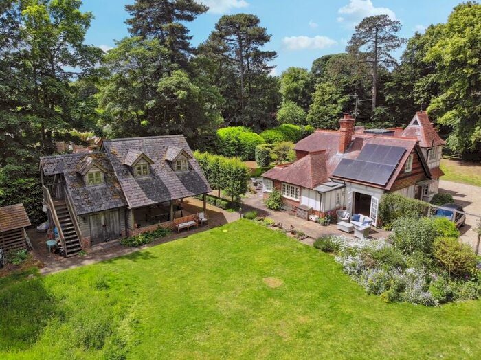 4 Bedroom Detached House For Sale In Reading Road, Cholsey, OX10