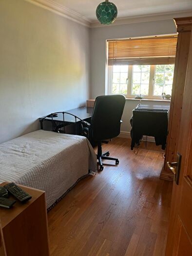 6 Bedroom Semi-Detached House To Rent In Cat Hill, Barnet, North London, EN4