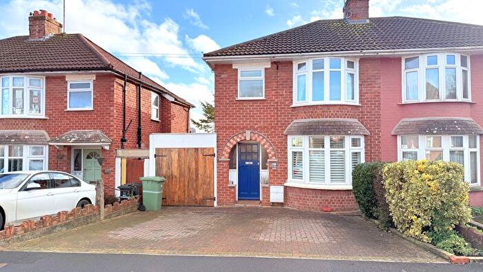 3 Bedroom Semi Detached House For Sale In Windsor Crescent, Frome, BA11