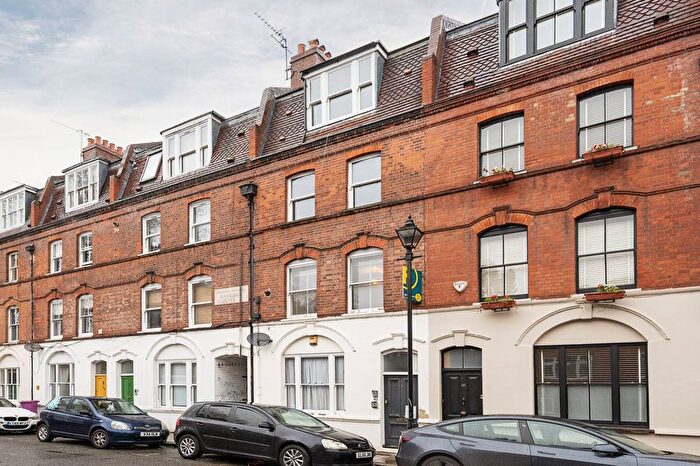 2 Bedroom Maisonette For Sale In Ashfield Street, Whitechapel, London, E1