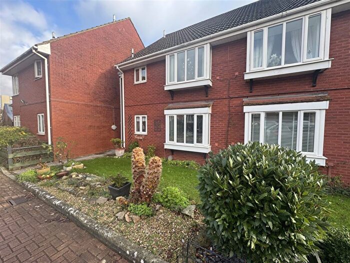 2 Bedroom Flat For Sale In Clockhouse Mews, Portishead, BS20