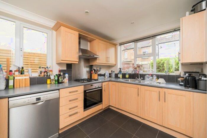 2 Bedroom Property To Rent In Hamilton Road, Twickenham, TW2