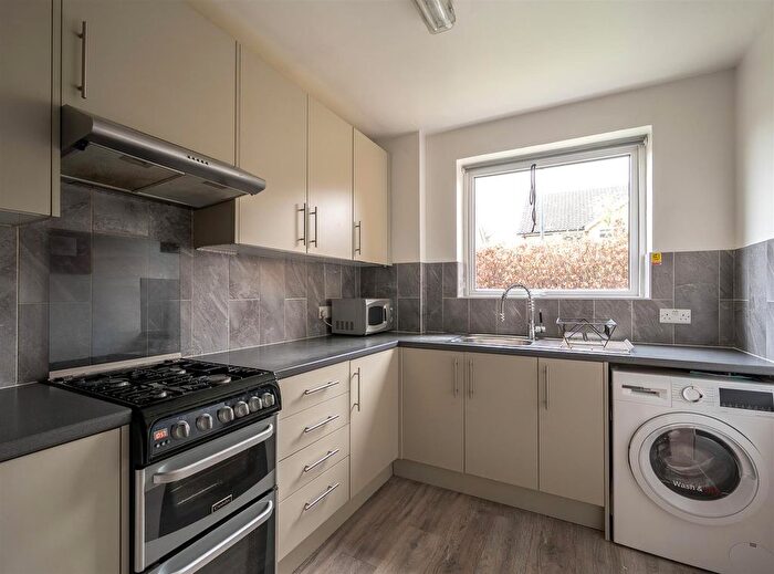 2 Bedroom Flat For Sale In Gay Close, London, NW2