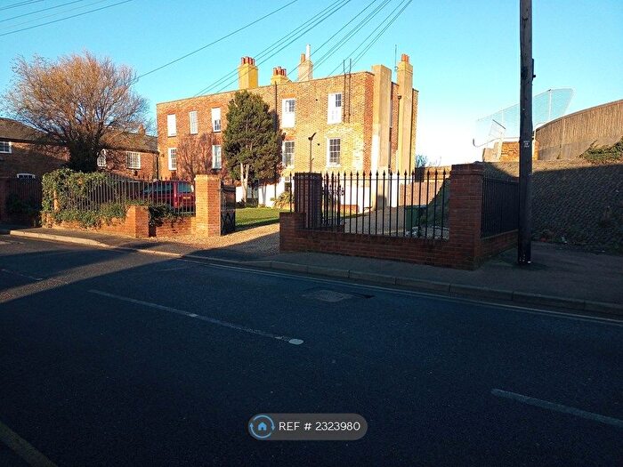 2 Bedroom Flat To Rent In Marine Parade, Sheerness, ME12