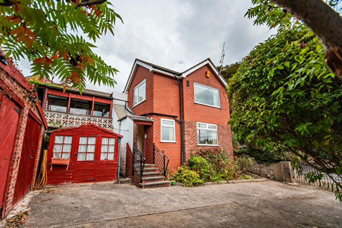 3 Bedroom Detached Bungalow For Sale In Vicar Road, Darfield, S73