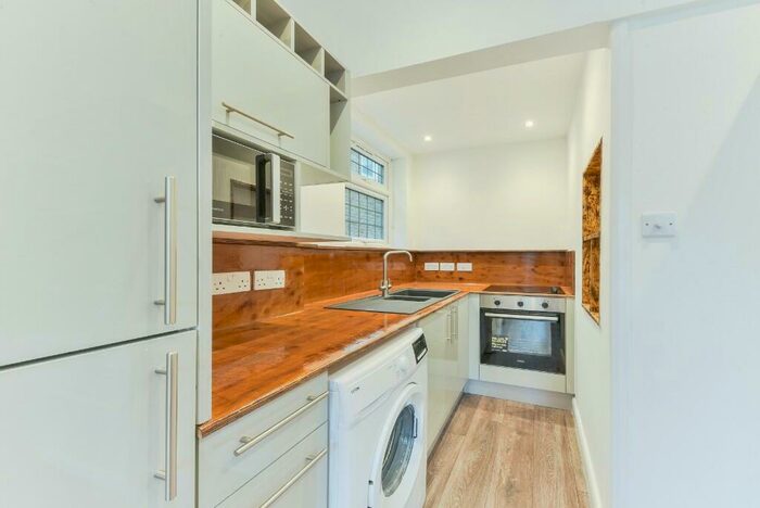 1 Bedroom Flat To Rent In Denmark Hill, London, SE5