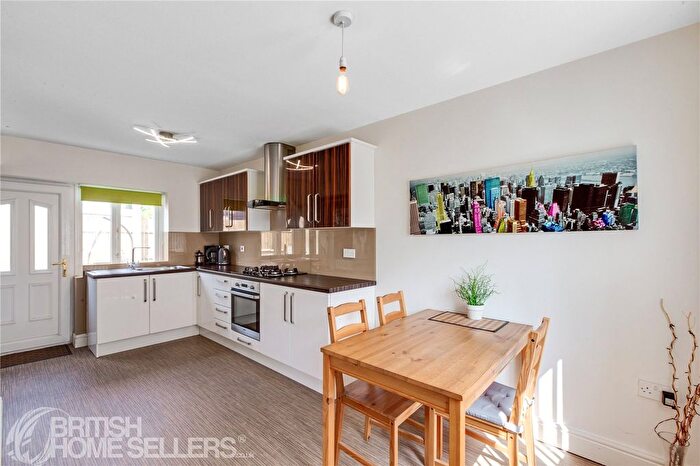 3 Bedroom Detached House For Sale In Wroe Place, Wyke, Bradford, West Yorkshire, BD12