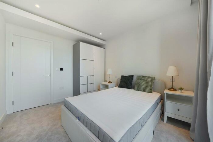 2 Bedroom Apartment To Rent In Harcourt Tower, Sqp, Marsh Wall, London, E14