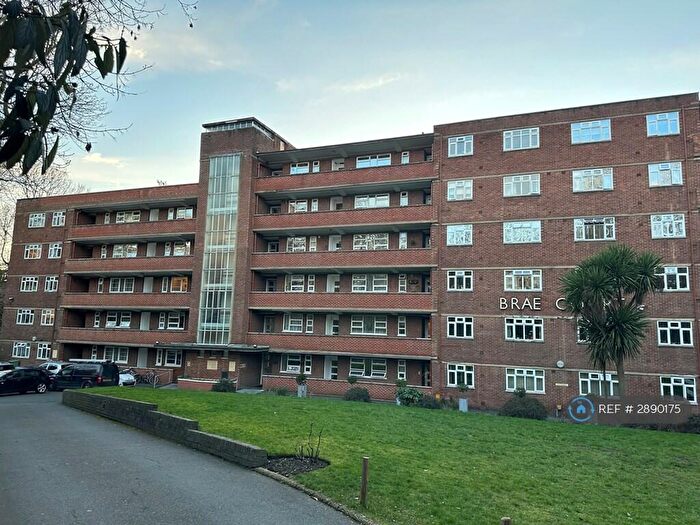 2 Bedroom Flat To Rent In Kingston Hill, Surrey, KT2