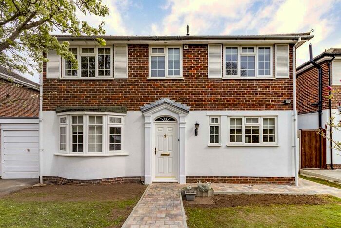 4 Bedroom Property To Rent In Magnolia Close, Kingston Upon Thames, KT2